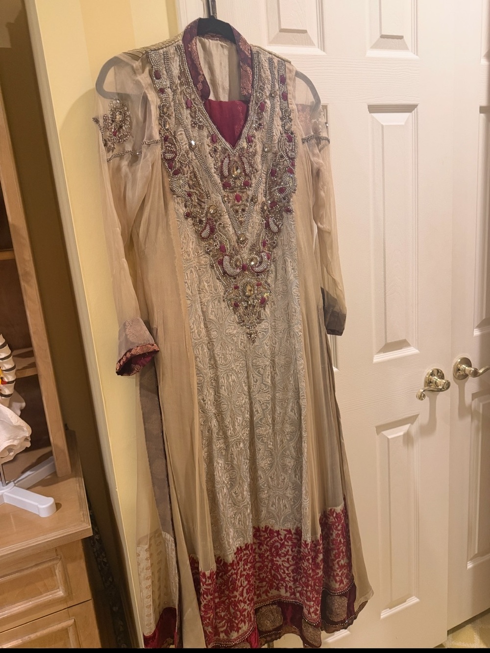 Pakistani Womens Shilwar Kameese Maroon